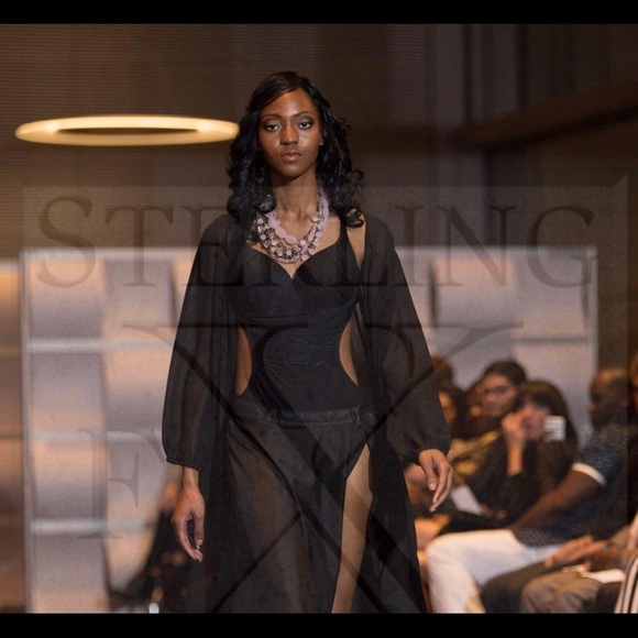 PoeM Collection: Black Cut-Out one-piece Swimsuit - Picture 5 of 6